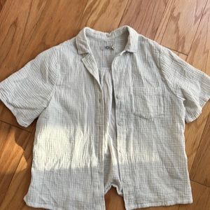 Ugg shirt sleeve button up. Kinda off white with a tiny of blue. Fits like a M/L